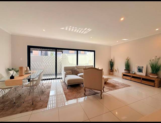 4 BEDROOM DUPLEX FOR SALE IN BRYANSTON